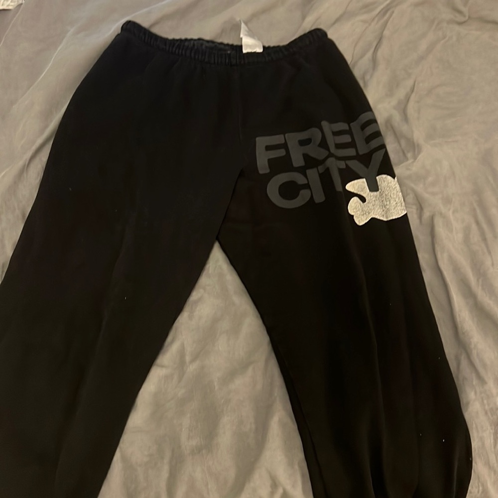 Black free city sweatpants XS